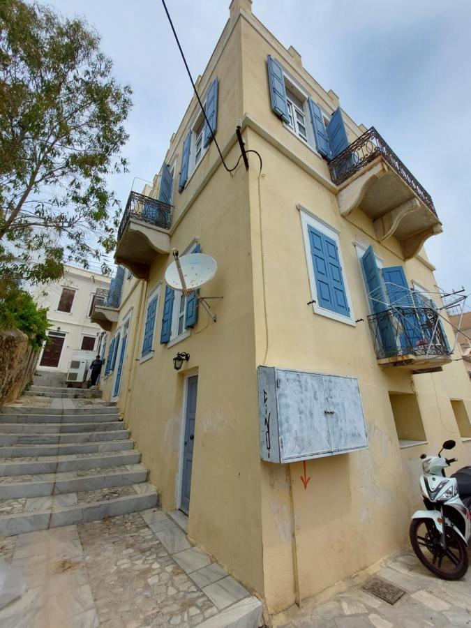 Artemis Ermoupoli Centre Appartement Pour Petit Budget Backpackers Eksteriør billede